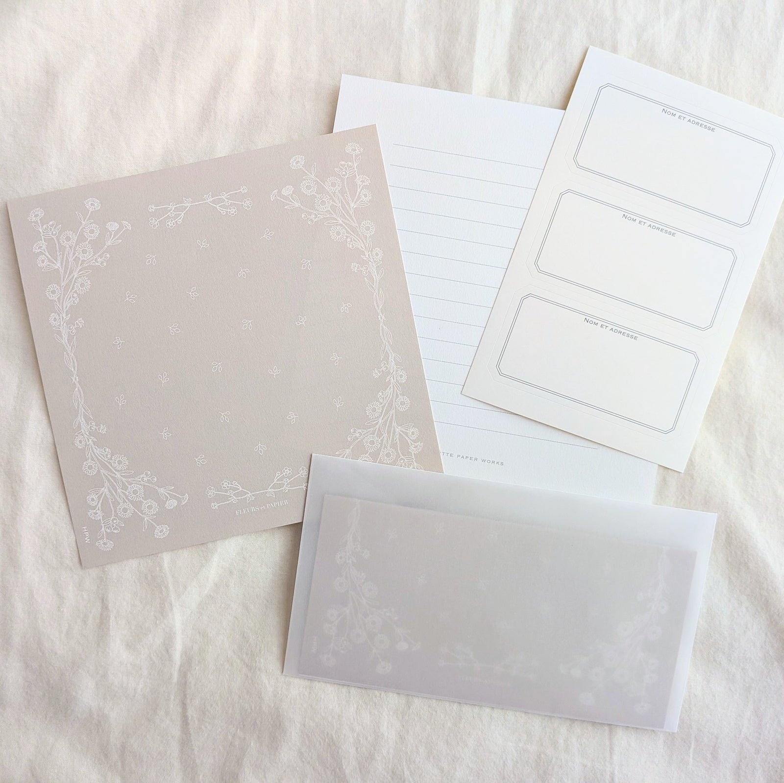 Hutte Paper Works / 正方形の便箋のレターセット Harujion HLS-102
