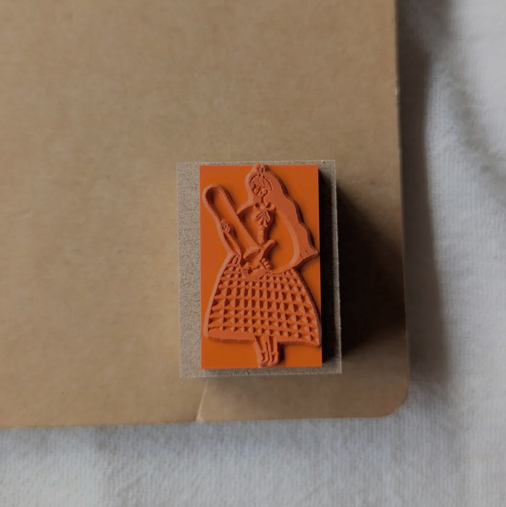 Cotori Cotori / Rubber stamp -Girl holding a stamp