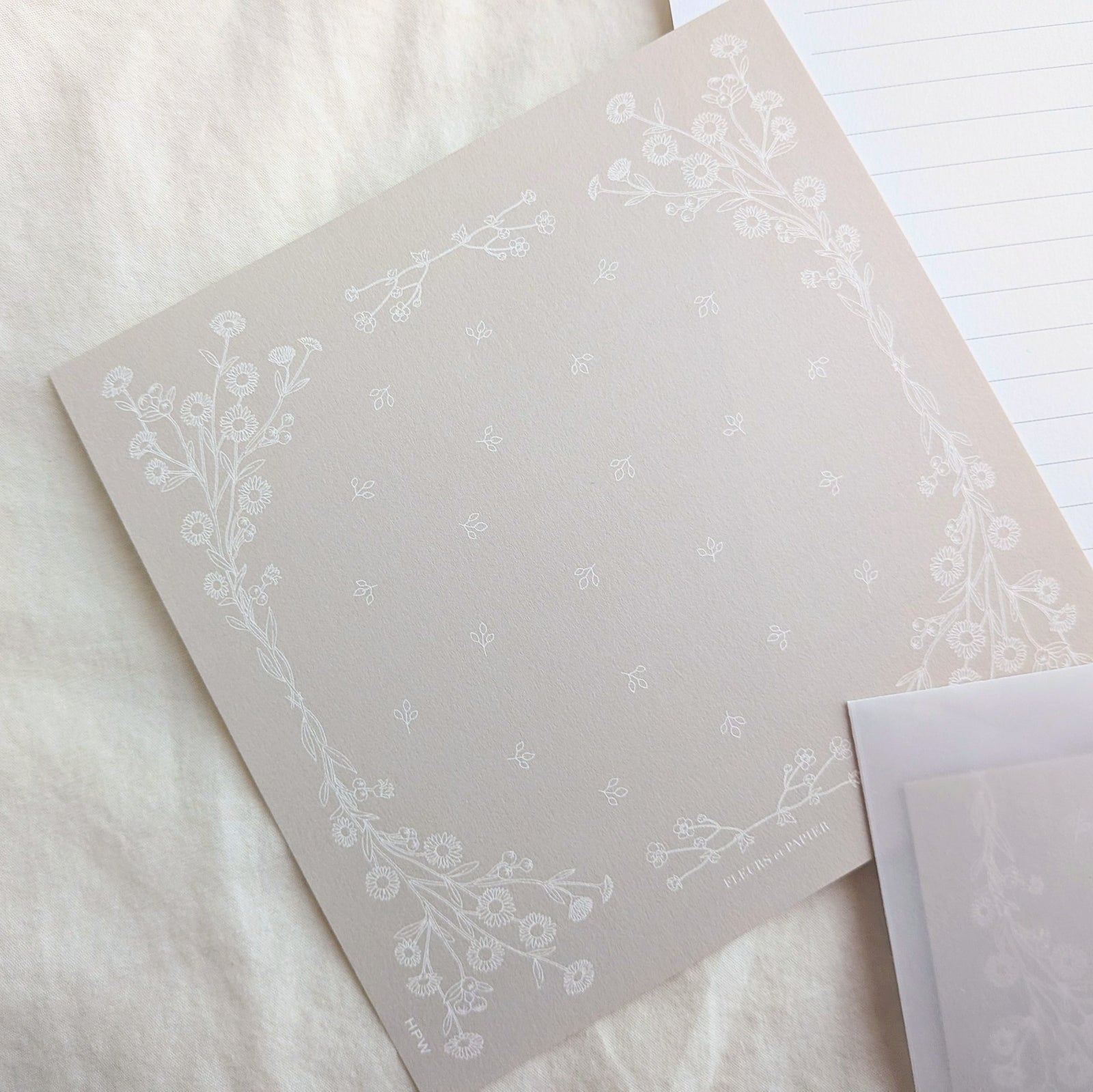 Hutte Paper Works / 正方形の便箋のレターセット Harujion HLS-102