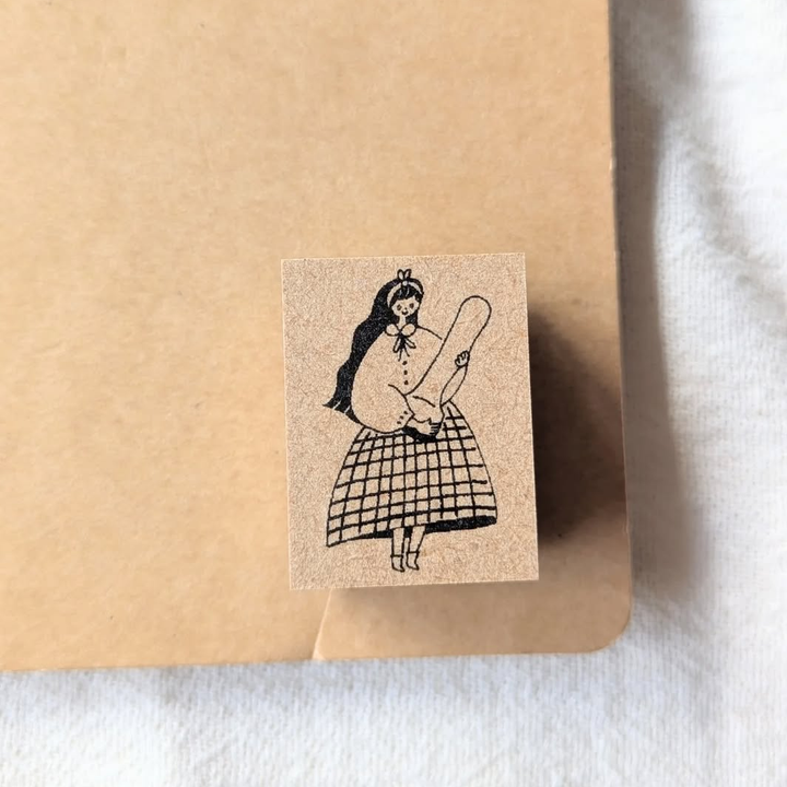 Cotori Cotori / Rubber stamp -Girl holding a stamp