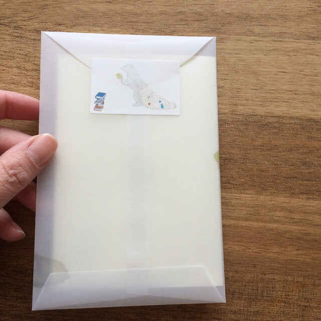 Kisetsu no Tegamiya / Letter set -Polar bear reading a book